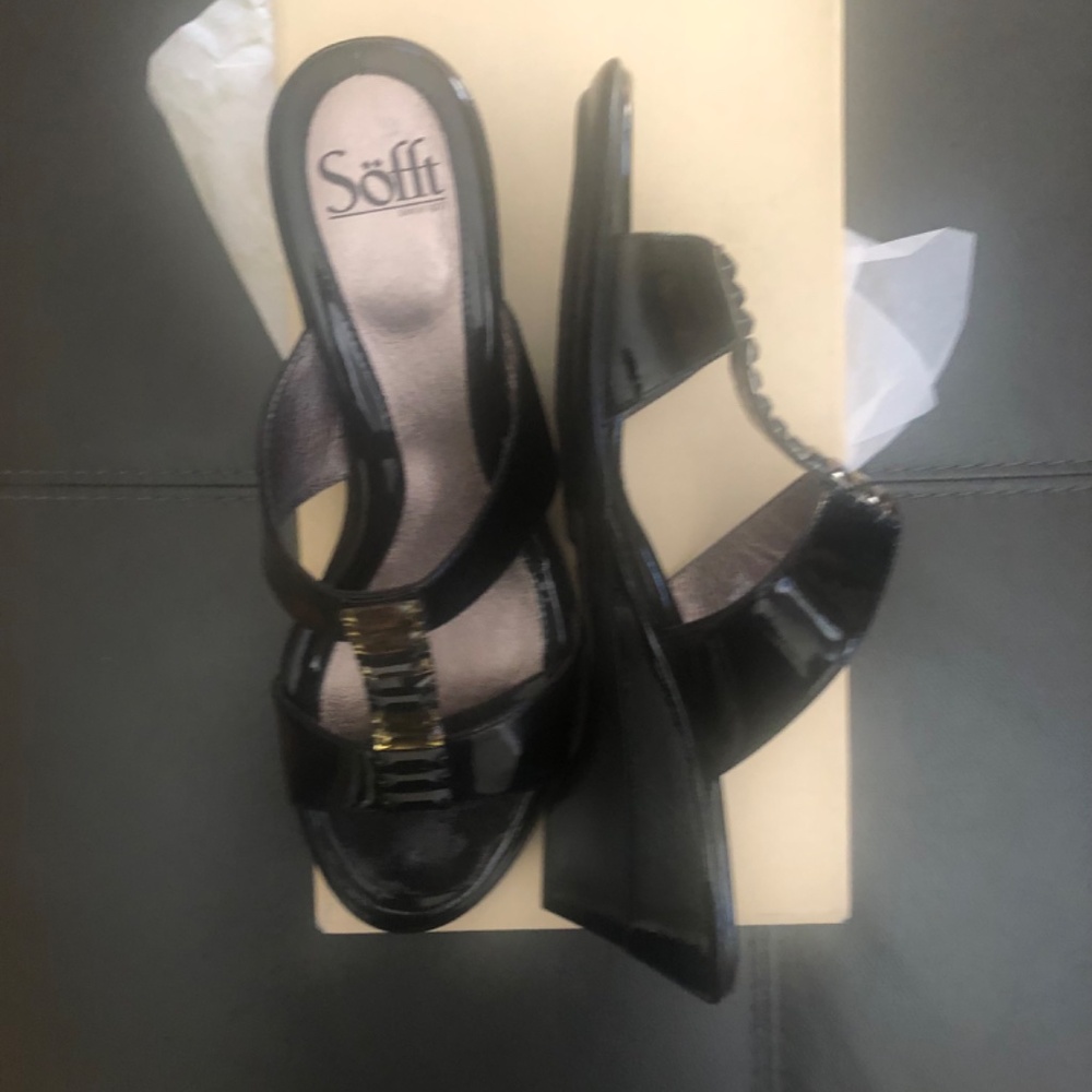 Sandals - Picture 3 of 5